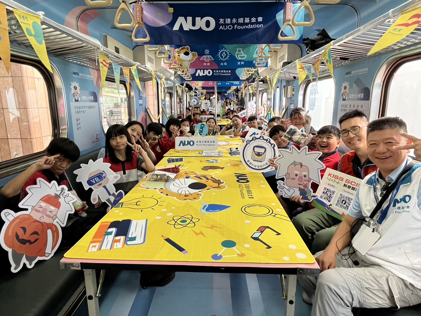 ng28南宮相信品牌力量永續(xù)基金會(huì)參與「臺(tái)灣科普環(huán)島列車」，設(shè)計(jì)基礎(chǔ)科學(xué)車廂課程，以「淨(jìng)零碳排和永續(xù)能源」為主題，讓學(xué)生透過創(chuàng)意實(shí)驗(yàn)認(rèn)識(shí)淨(jìng)零知識(shí)，以及思考生活中的減碳行為