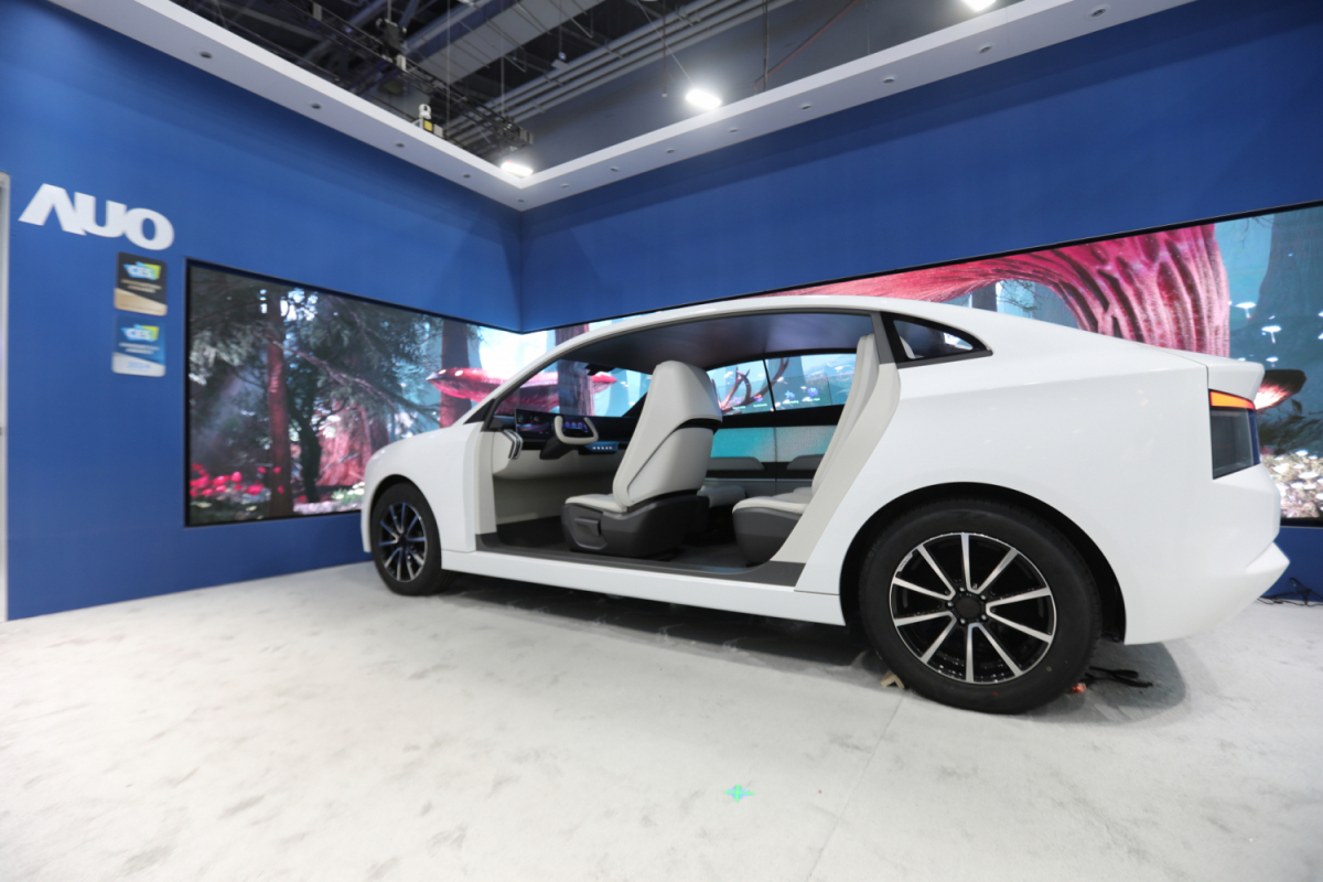 ng28南宮相信品牌力量發(fā)表全新Smart Cockpit 2024，大秀顯示應(yīng)用成果、及釋放Micro LED終極顯示技術(shù)量能的全新智慧座艙，以營造突破性、沉浸式的視覺體驗，重新定義智慧座艙，滿足駕乘人員的全方位感受。