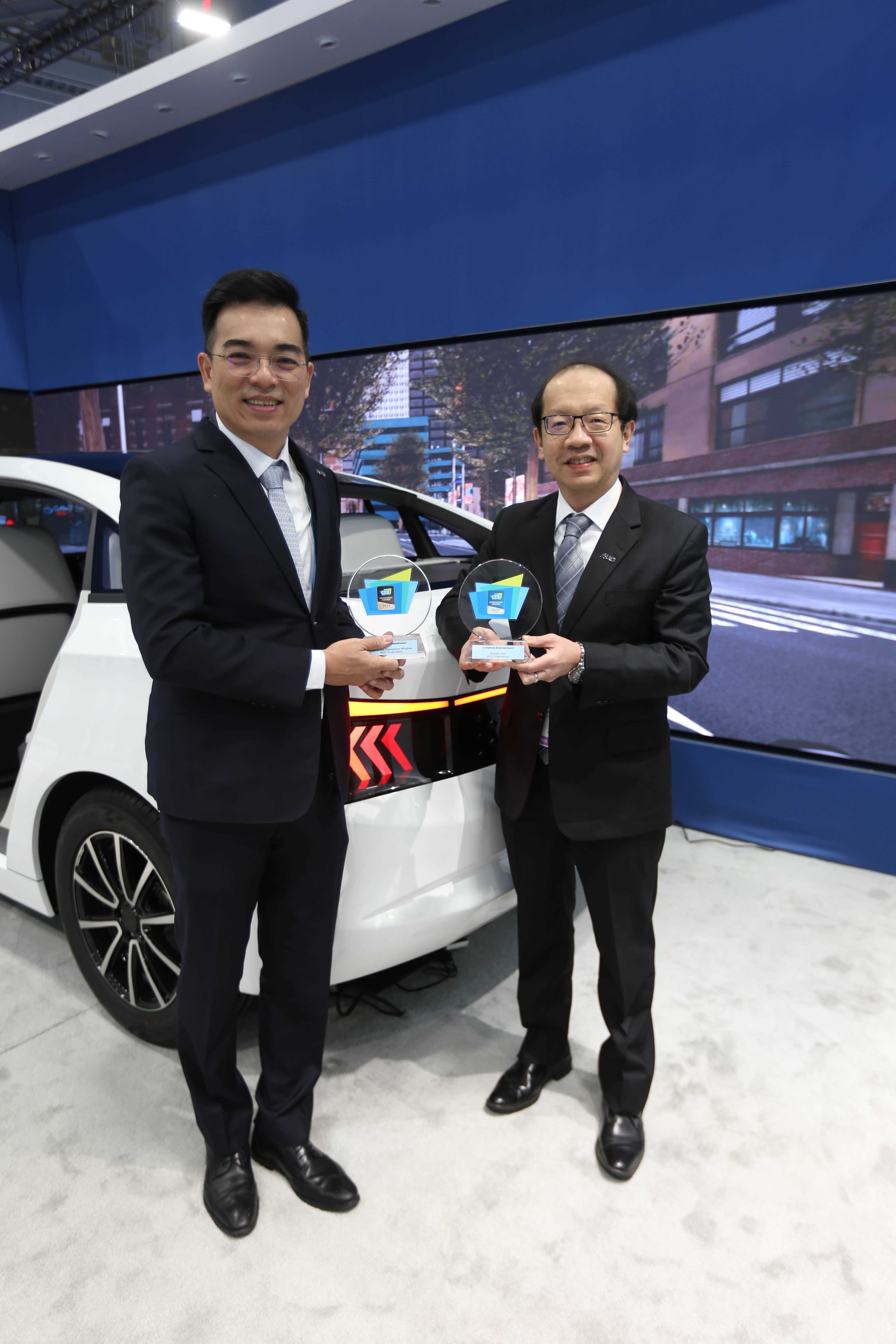 ng28南宮相信品牌力量以革命性突破的Micro LED車用顯示應(yīng)用，榮獲CES 2024最佳創(chuàng)新獎、創(chuàng)新獎殊榮。圖左為ng28南宮相信品牌力量光電執(zhí)行長暨總經(jīng)理柯富仁、右為技術(shù)長廖唯倫